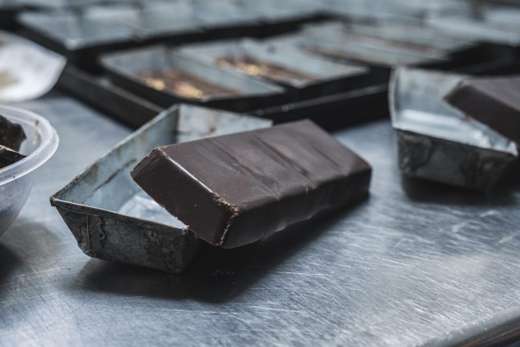 le chocolat noir est une bonne source de magnésium en cas de végétarisme