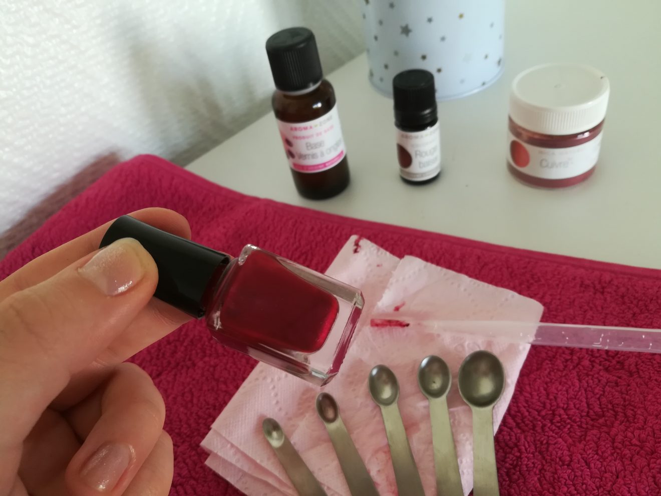 Vernis Naturel de chez Aroma Zone Red Glitter Margaux Lifestyle