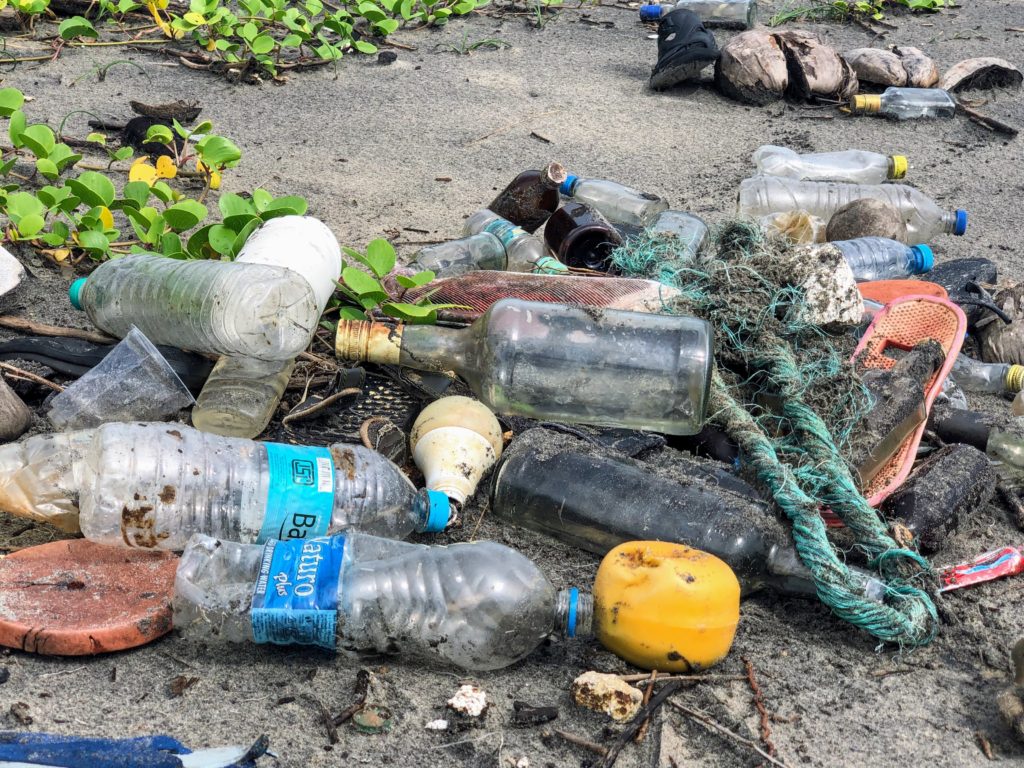 déchets sur la plage