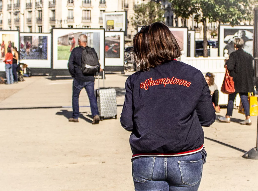 La confiance en soi n'est pas innée. Elle s'acquiert. Découvre 5 conseils pour prendre confiance en toi, et assumer la femme que tu es !
