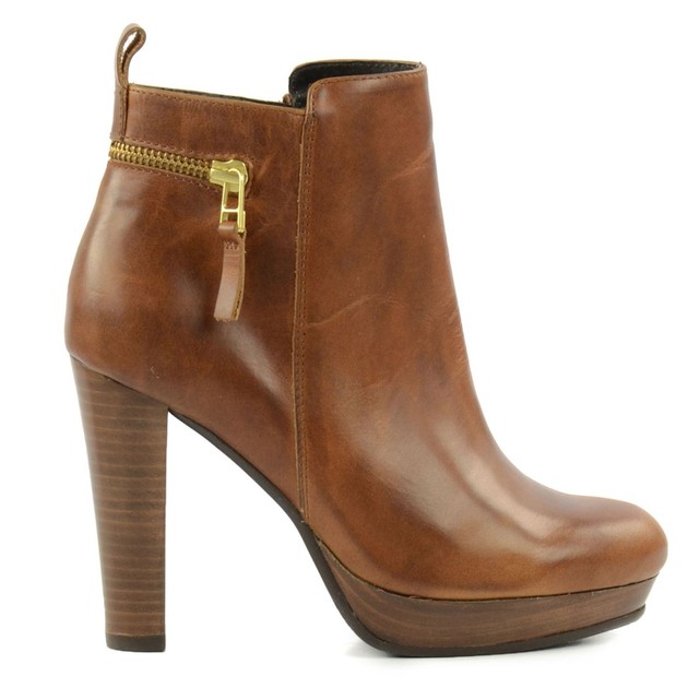 Bottines camel à talons hauts
