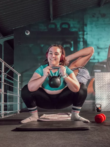 Découvre les raisons pour lesquelles tu dois absolument ajouter le renforcement musculaire à ta routine sportive de triathlète, de cycliste ou de runneuse !