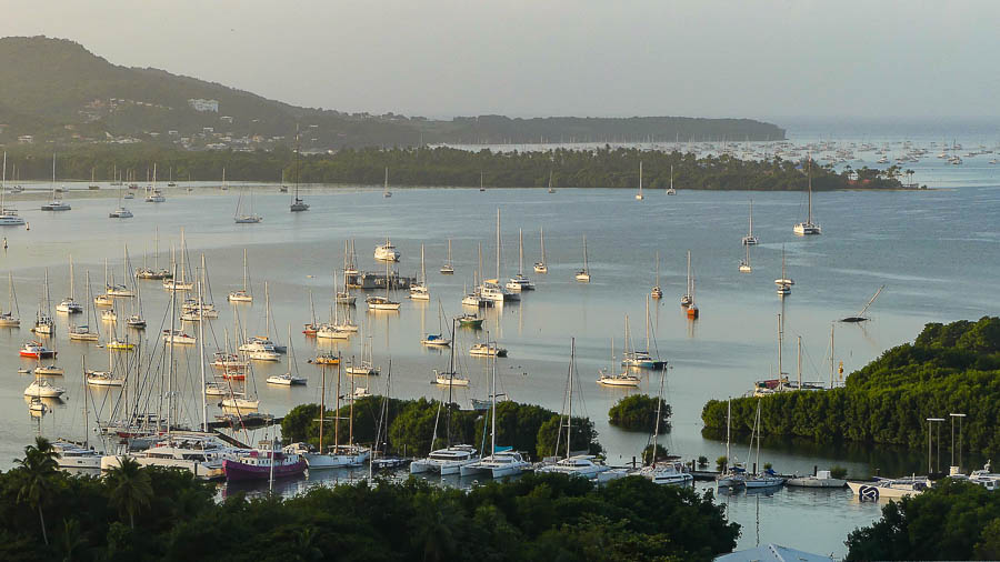 La Martinique est une destination que je te recommande à 2 000 %, que ce soit pour un séjour en famille, entre amis ou solo. Voici mes recommandations et bons plans pour deux semaines de vacances inoubliables ! 