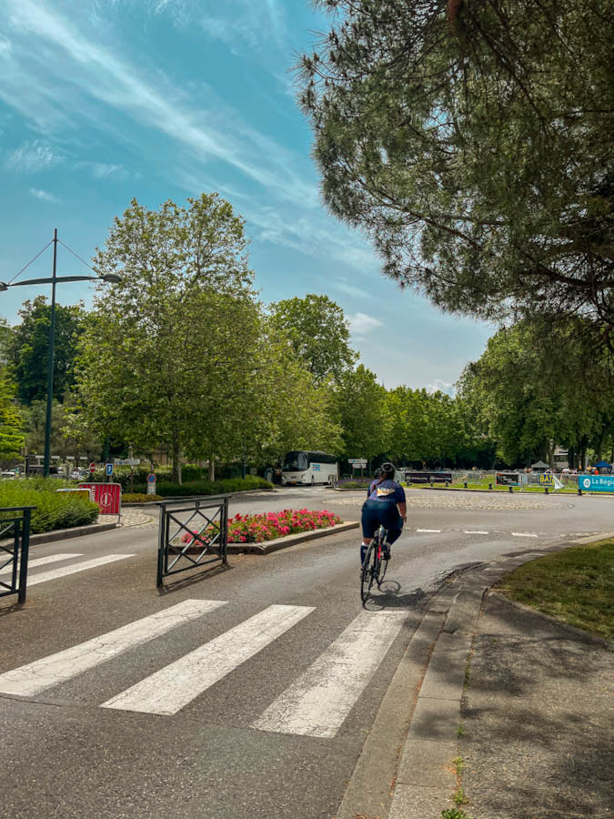 Après deux triathlons S au mois de Mai, il est temps de passer à l'étape supérieure avec le Triathlon M de Thonon les Bains. Un triathlon au parcours vélo assez relevé. C'est parti ? 