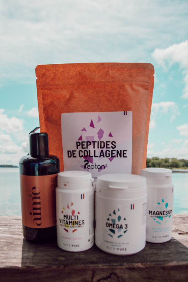 Les compléments alimentaires peuvent aider à combler les lacunes nutritionnelles et à fournir les nutriments essentiels qui peuvent manquer dans une alimentation équilibrée, soutenant ainsi une santé optimale. Pour les sportifs, ces suppléments peuvent améliorer la performance en offrant des sources concentrées de protéines, de vitamines, et de minéraux, essentiels à la récupération et à la croissance musculaire. Je te propose de faire le tour des compléments alimentaires que j'utilise.