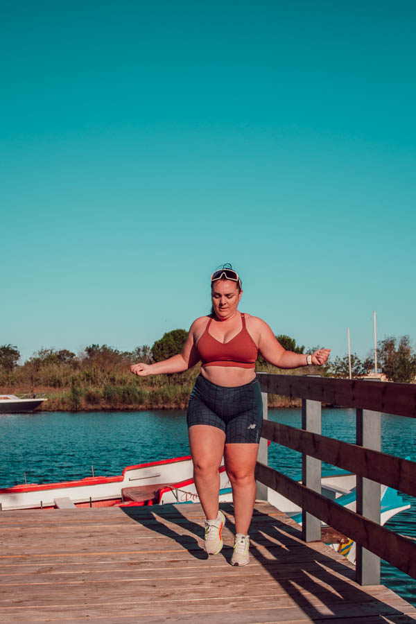 C'est bien beau de nous dire qu'il faut courir (et doucement en plus !) pour améliorer son cardio. Mais comment faire quand on ne peut pas/ne veut pas courir ? Découvre comment améliorer ton cardio sans courir.