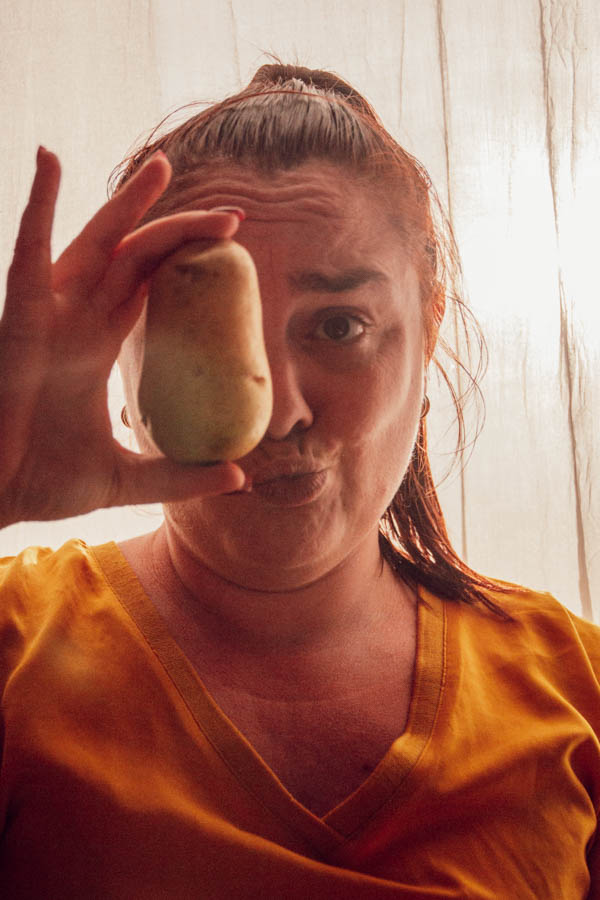 Diaboliser les glucides peut entraîner des déséquilibres nutritionnels graves et nuire à la santé à long terme. En les éliminant complètement, on risque de souffrir de fatigue, de baisse de performance sportive et de carences en nutriments essentiels. De plus, cette approche restrictive peut conduire à des fringales incontrôlées et à des cycles de surconsommation, ce qui complique davantage la gestion du poids.