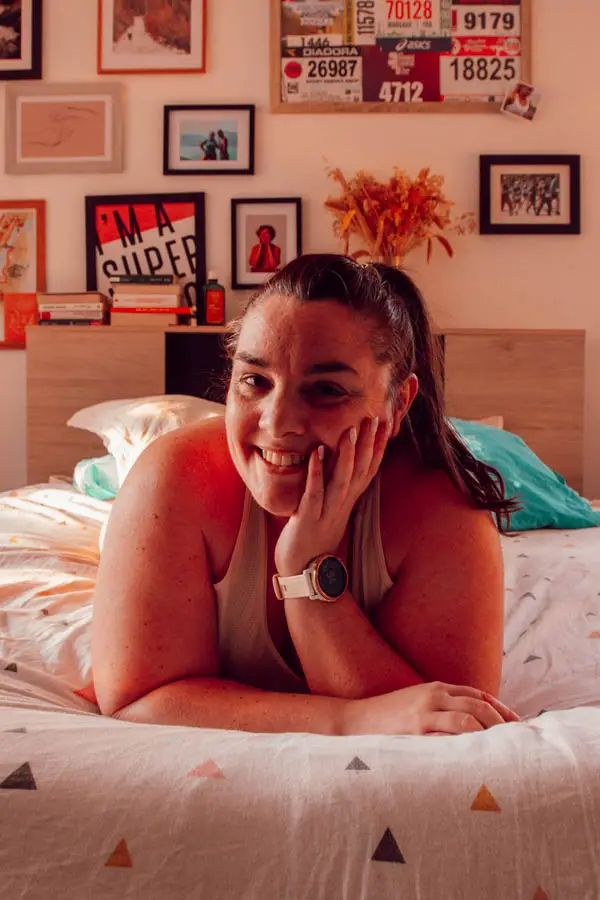 Le stress agit comme un véritable poison pour ta santé, affectant à la fois ton corps et ton esprit. Il peut entraîner une fatigue mentale, de l’anxiété, voire une baisse de confiance en toi, tout en augmentant les tensions musculaires et les troubles digestifs. À long terme, un stress mal géré fragilise ton système immunitaire et nuit à ton bien-être global.