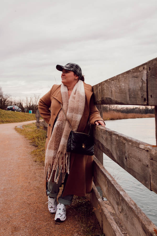 La planification est la boussole qui te guide vers tes objectifs, en transformant tes rêves en étapes concrètes et réalisables. Elle te permet de structurer tes actions, de rester concentrée sur tes priorités et d’anticiper les imprévus. Avec un plan clair, tu avances avec sérénité et évites de te laisser submerger par l’urgence ou le doute.