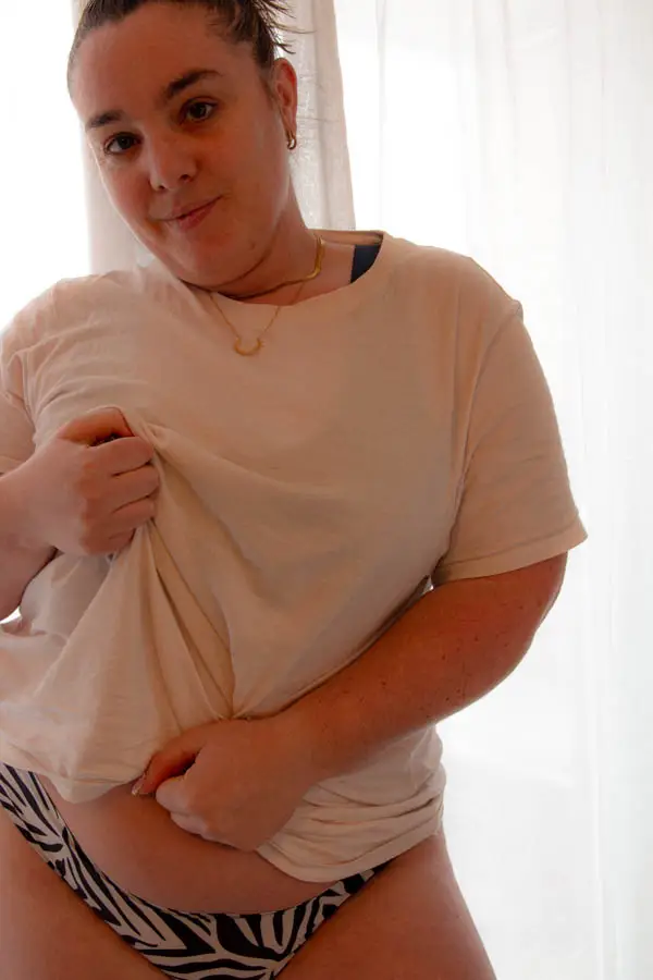 Les petites erreurs, souvent invisibles, peuvent doucement freiner ta perte de poids sans que tu t’en rendes compte. Sauter un repas en pensant "rattraper" un excès, te priver de plaisir au point de craquer, ou négliger ton sommeil sont autant de détails qui impactent tes efforts. Mais rassure-toi : il suffit d’identifier ces habitudes et d’y apporter des ajustements pour retrouver un rythme plus équilibré et durable.