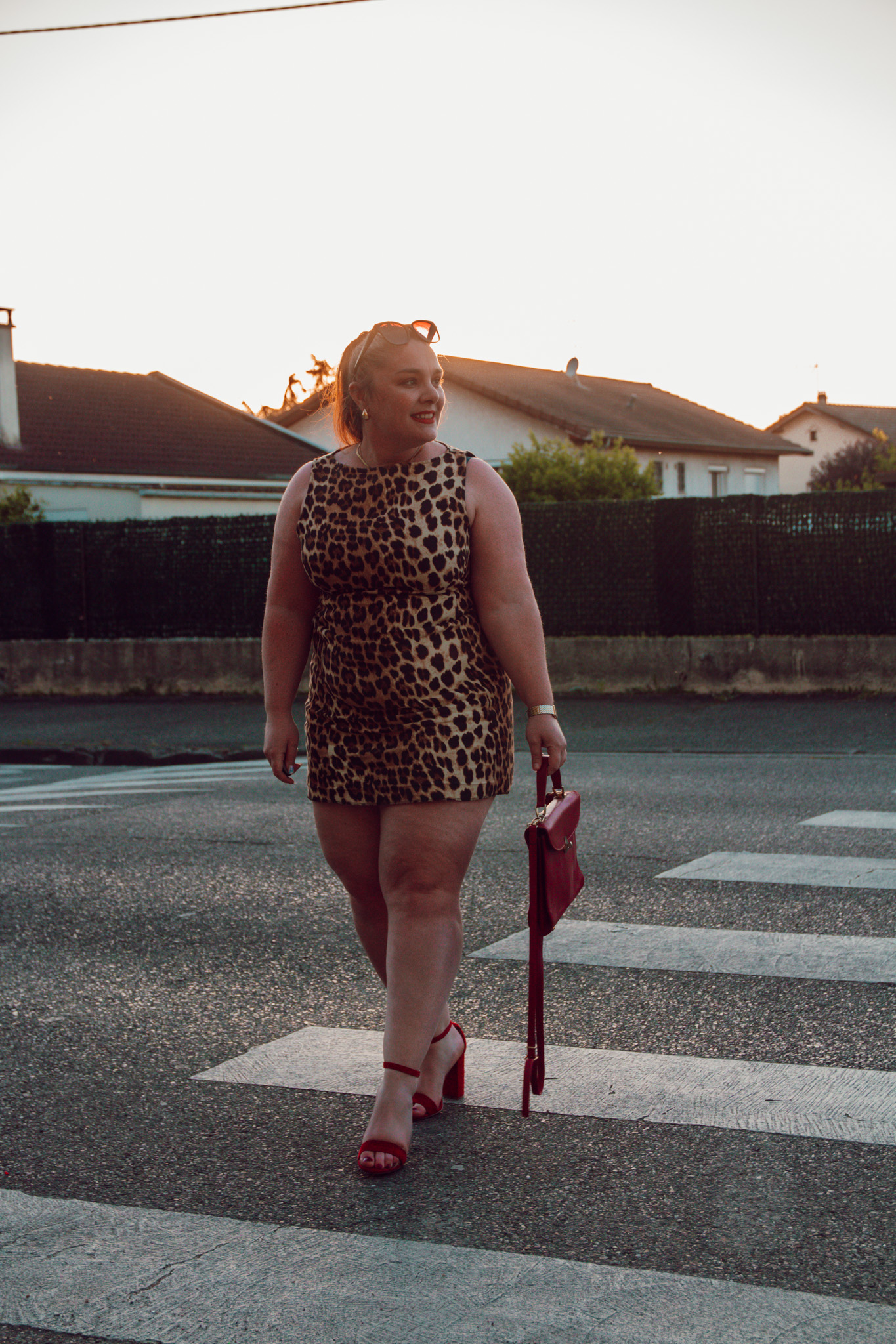 Se sentir bien dans sa peau ne devrait jamais rimer avec pression ou surmenage. Trop souvent, on s’impose des routines ou des objectifs en pensant que c’est « pour notre bien », alors qu’ils finissent par devenir une charge mentale de plus. Le vrai bien-être commence quand on choisit des actions qui nous allègent, nous apaisent et nous reconnectent à nous-mêmes — pas celles qui nous épuisent sous couvert de perfection.