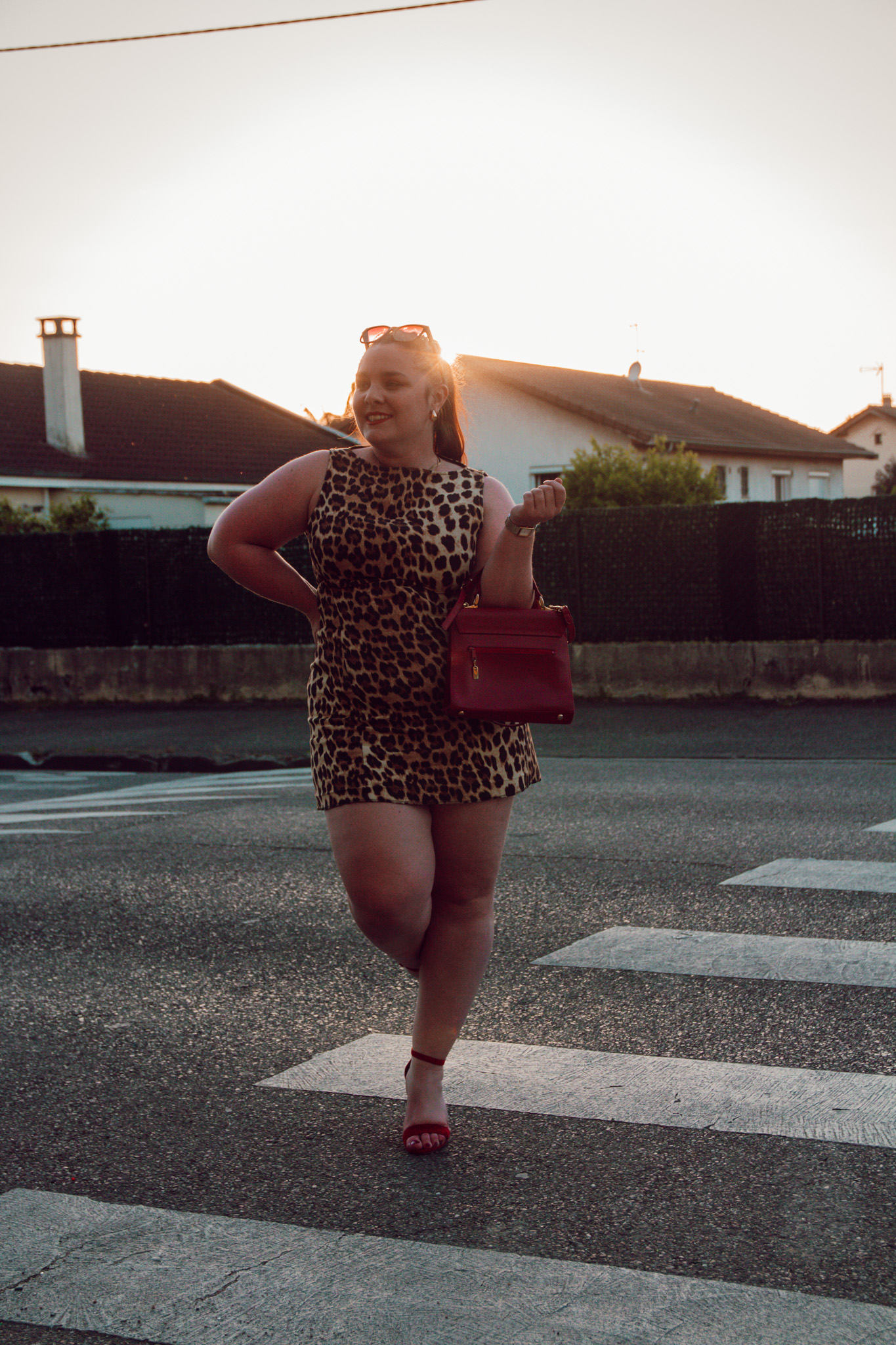 Se sentir bien dans sa peau ne devrait jamais rimer avec pression ou surmenage. Trop souvent, on s’impose des routines ou des objectifs en pensant que c’est « pour notre bien », alors qu’ils finissent par devenir une charge mentale de plus. Le vrai bien-être commence quand on choisit des actions qui nous allègent, nous apaisent et nous reconnectent à nous-mêmes — pas celles qui nous épuisent sous couvert de perfection.