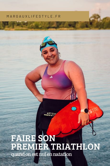 La natation est souvent la partie la plus redoutée quand on débute en triathlon. L’eau libre, le départ groupé, l’absence de lignes au fond du bassin ou encore la peur de paniquer peuvent rapidement faire monter le stress. Mais avec un peu de préparation, de progressivité et les bons conseils, cette étape devient largement surmontable.