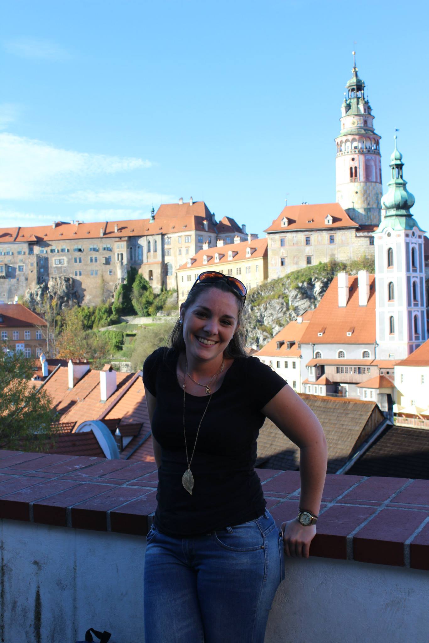 Les années Erasmus ont ce parfum de liberté et d'insouciance que l'on ne retrouve jamais tout à fait ailleurs, un mélange d'aventures improvisées, de rencontres marquantes et de découvertes qui façonnent une partie de notre identité. Revisiter ces lieux après tant d'années, c'est comme ouvrir un vieux carnet de souvenirs : tout semble familier, mais on réalise à quel point le temps a filé et combien on a changé. Pourtant, au détour d'une rue ou d'un café, une odeur, un son ou un détail anodin suffisent à raviver cette époque où tout semblait possible. Prague, it is good to see you again.