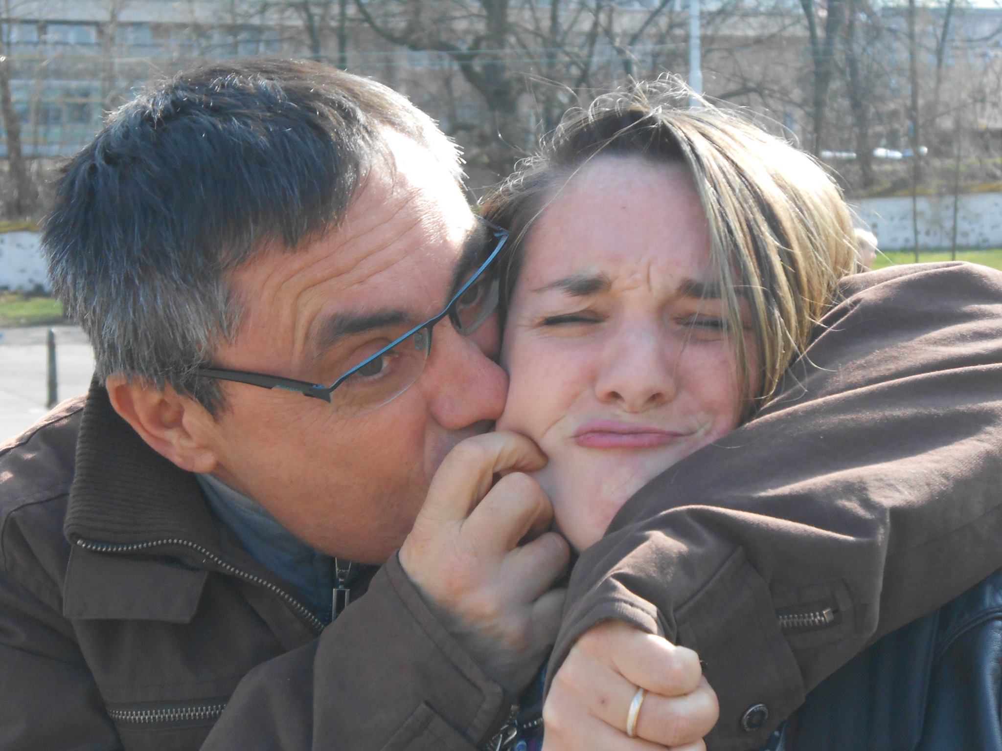 Les années Erasmus ont ce parfum de liberté et d'insouciance que l'on ne retrouve jamais tout à fait ailleurs, un mélange d'aventures improvisées, de rencontres marquantes et de découvertes qui façonnent une partie de notre identité. Revisiter ces lieux après tant d'années, c'est comme ouvrir un vieux carnet de souvenirs : tout semble familier, mais on réalise à quel point le temps a filé et combien on a changé. Pourtant, au détour d'une rue ou d'un café, une odeur, un son ou un détail anodin suffisent à raviver cette époque où tout semblait possible. Prague, it is good to see you again.