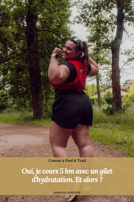 Le gilet d’hydratation est devenu un allié précieux, même pour les sorties de courte durée. Pratique et bien pensé, il permet de transporter de l’eau, des clés, un téléphone ou un encas tout en gardant les mains libres. Au-delà de l’aspect fonctionnel, il offre un vrai confort mental et une plus grande autonomie, surtout quand on court seule ou loin de chez soi, quoi qu'en dise la police du run...