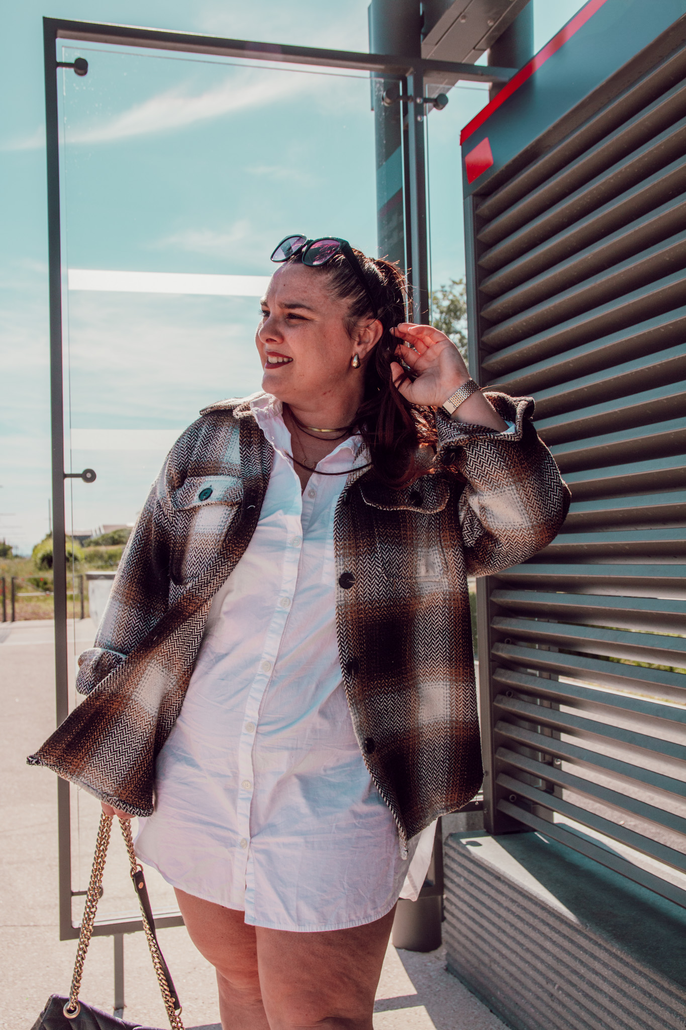 Vivre avec le SOPK et le lipoedème, c’est devoir penser à tout, tout le temps : l’alimentation, l’activité physique, le sommeil, le stress, l’hydratation… Aucun relâchement n’est permis, sous peine de voir le corps réagir, gonfler, résister encore plus. C’est une charge mentale épuisante, invisible aux yeux des autres, mais omniprésente dans chaque décision du quotidien.