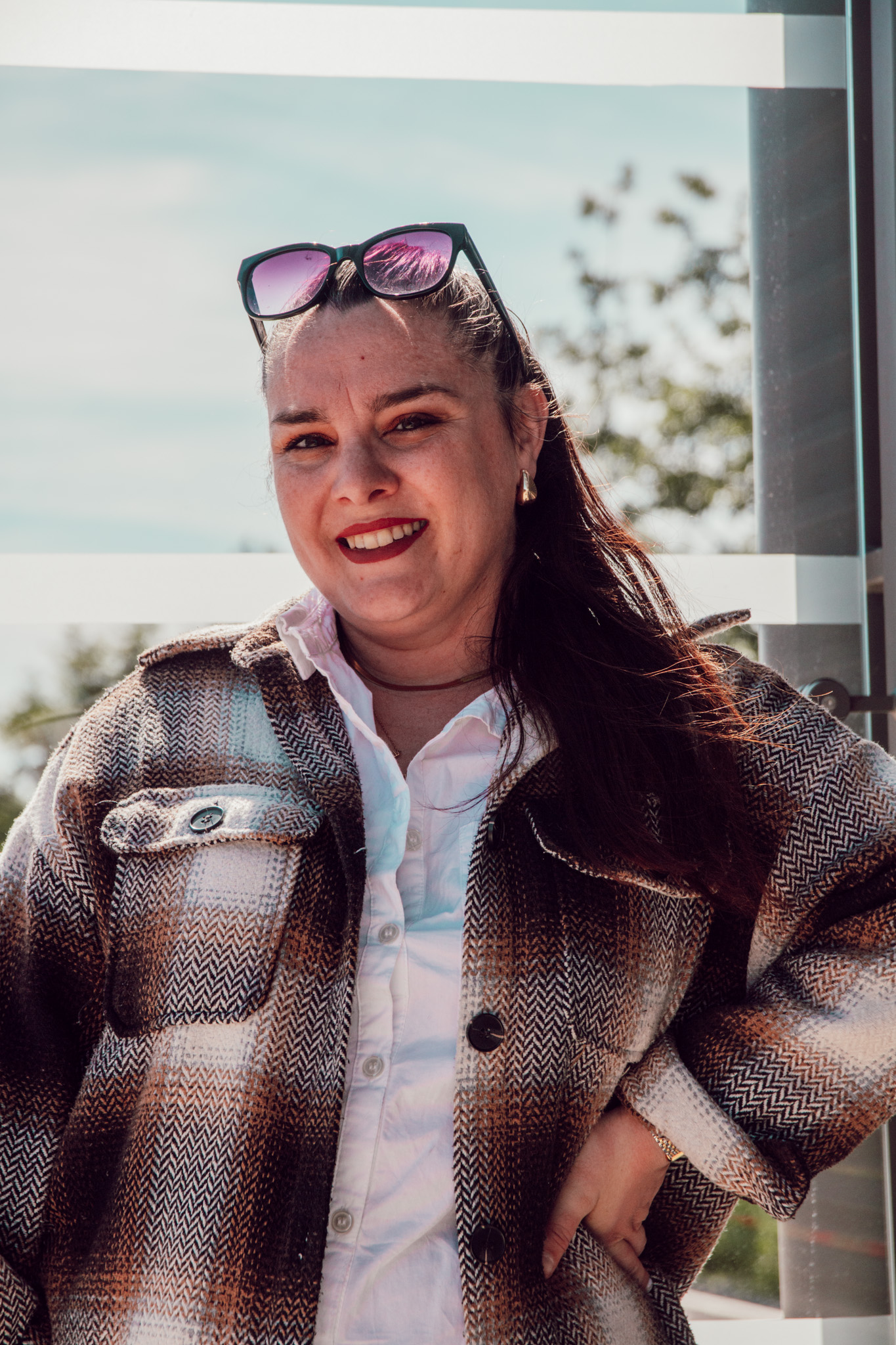 Vivre avec le SOPK et le lipoedème, c’est devoir penser à tout, tout le temps : l’alimentation, l’activité physique, le sommeil, le stress, l’hydratation… Aucun relâchement n’est permis, sous peine de voir le corps réagir, gonfler, résister encore plus. C’est une charge mentale épuisante, invisible aux yeux des autres, mais omniprésente dans chaque décision du quotidien.