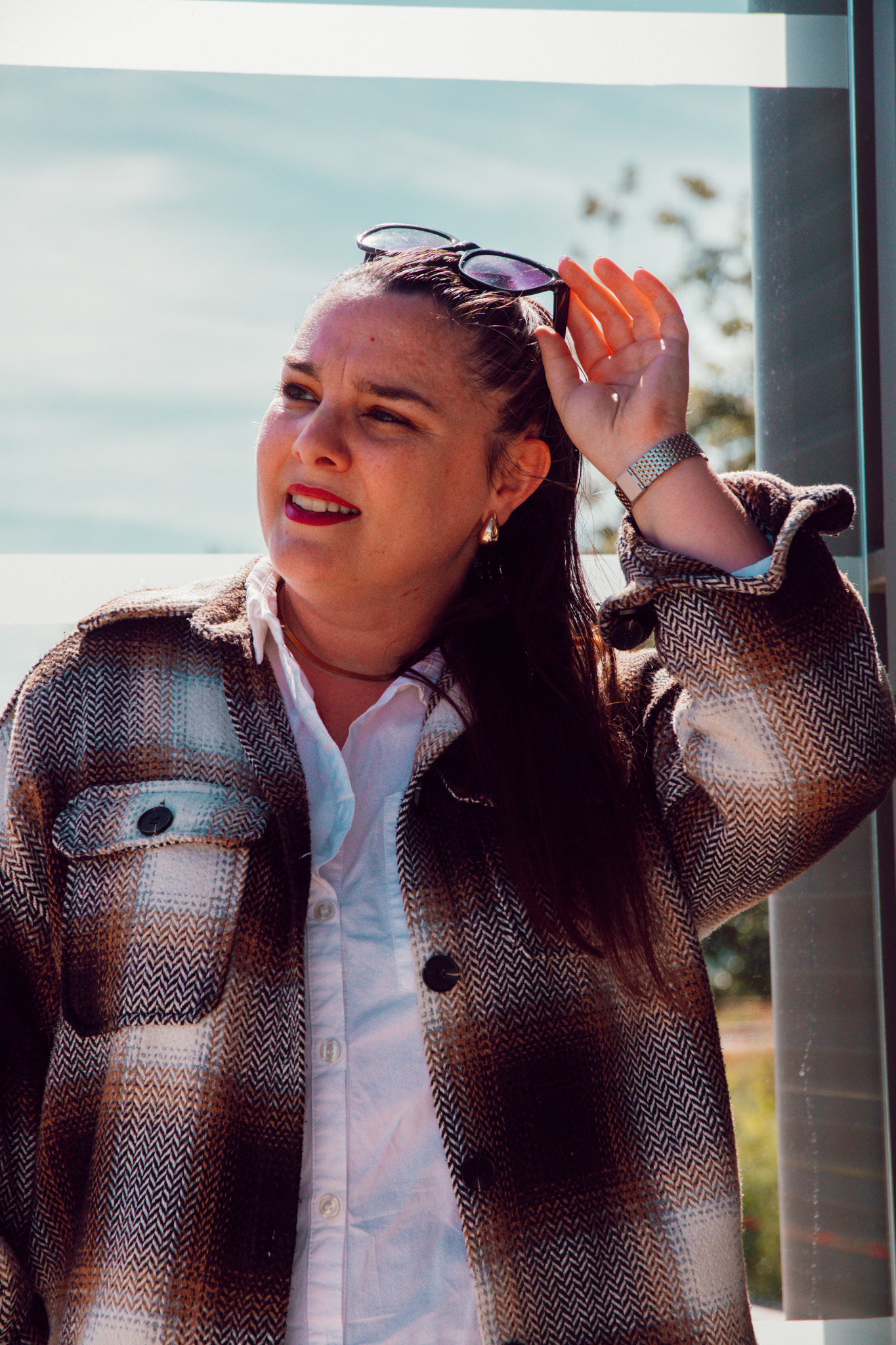 Vivre avec le SOPK et le lipoedème, c’est devoir penser à tout, tout le temps : l’alimentation, l’activité physique, le sommeil, le stress, l’hydratation… Aucun relâchement n’est permis, sous peine de voir le corps réagir, gonfler, résister encore plus. C’est une charge mentale épuisante, invisible aux yeux des autres, mais omniprésente dans chaque décision du quotidien.