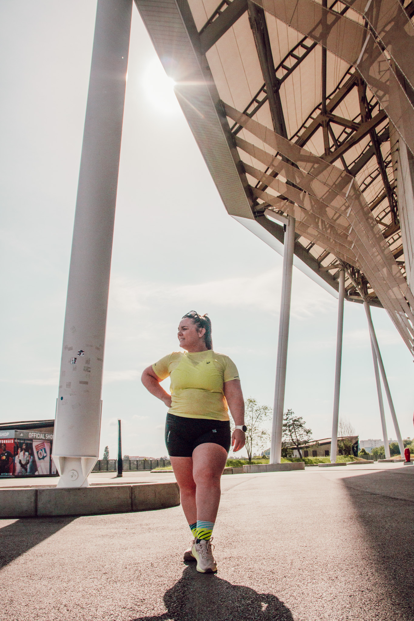 Courir son premier 5 km, c’est bien plus qu’une distance : c’est une victoire sur soi-même, un symbole de régularité et de progression. C’est souvent le point de départ d’une nouvelle routine, plus active, plus sereine, plus confiante. Peu importe le chrono : ce qui compte, c’est de franchir la ligne d’arrivée avec fierté.