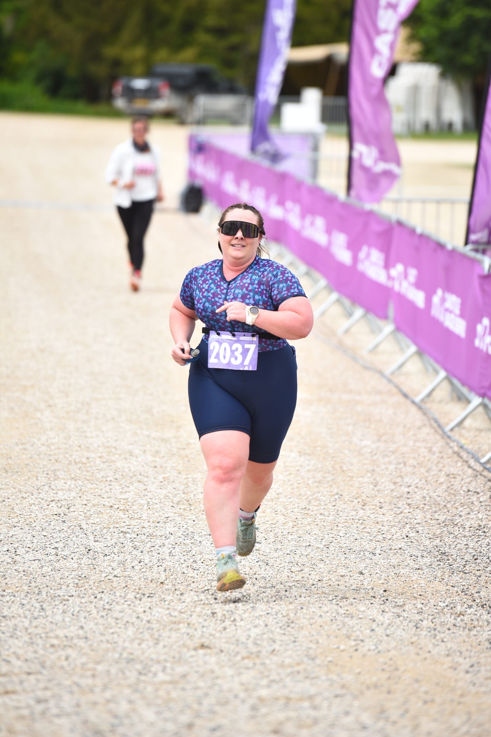 Début Juin 2025, j’ai lancé ma saison de triathlon avec le format S du Château de Chantilly : 750 m de nage dans les canaux, 20 km (et un peu plus) de vélo dans les villages autour et 5km de course à pied dans les allées du parc… Une épreuve difficile, mais qui fait du bien !