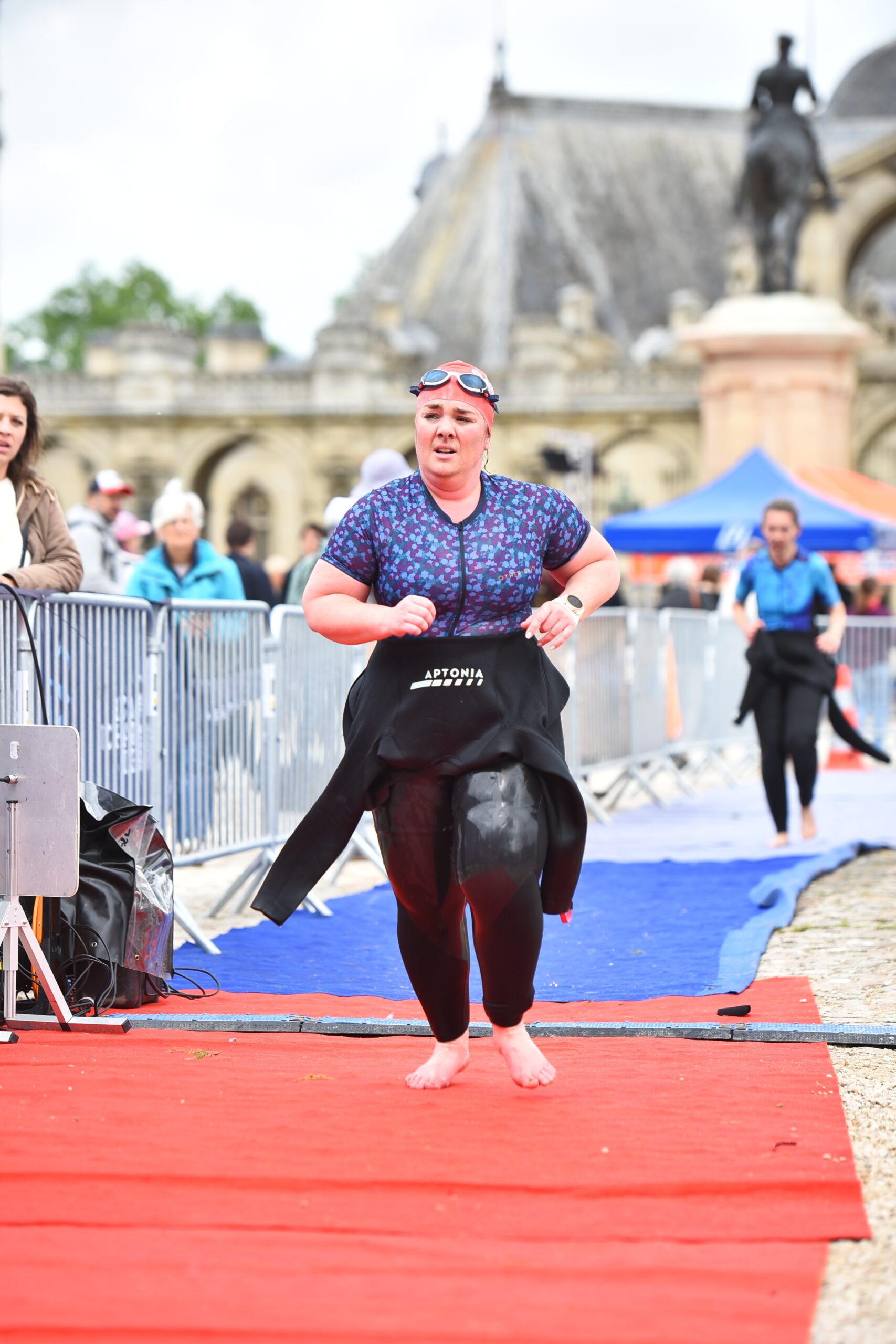 Début Juin 2025, j’ai lancé ma saison de triathlon avec le format S du Château de Chantilly : 750 m de nage dans les canaux, 20 km (et un peu plus) de vélo dans les villages autour et 5km de course à pied dans les allées du parc… Une épreuve difficile, mais qui fait du bien !