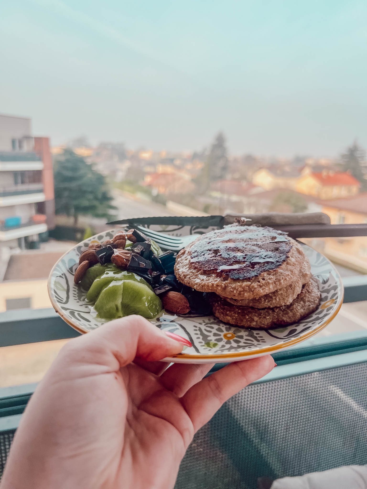 La résistance à l’insuline rend plus difficile la régulation du sucre dans le sang, mais la pratique régulière d’une activité physique peut améliorer significativement la sensibilité à l’insuline. En mobilisant les muscles, le sport permet une meilleure utilisation du glucose, réduisant ainsi les taux d’insuline circulants. C’est un levier puissant et accessible pour reprendre le contrôle de son métabolisme, surtout lorsqu’il est intégré dans une routine adaptée et régulière.