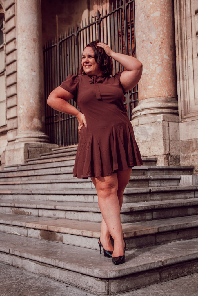 Réussir son glow-up curvy en septembre, c’est d’abord accueillir cette nouvelle saison comme une opportunité de se recentrer. Pas besoin de changer radicalement : il suffit d’adopter des gestes simples qui nourrissent la confiance, comme s’habiller avec plaisir, bouger pour soi et cultiver un état d’esprit bienveillant. C’est en célébrant chaque petite victoire que tu construis, jour après jour, une version de toi plus rayonnante et affirmée.