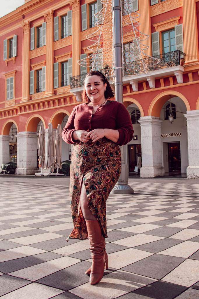 Le glow up, lorsqu’il est présenté comme une obligation constante de transformation, peut devenir profondément toxique, générant culpabilité, comparaison et épuisement. En tant que créatrice de contenus, je me questionne sans cesse sur ce que je montre et comment je le montre, pour ne pas contribuer à cette pression invisible. Mon objectif est d’inspirer, tout en restant fidèle à une approche respectueuse des corps et des rythmes de chacune.