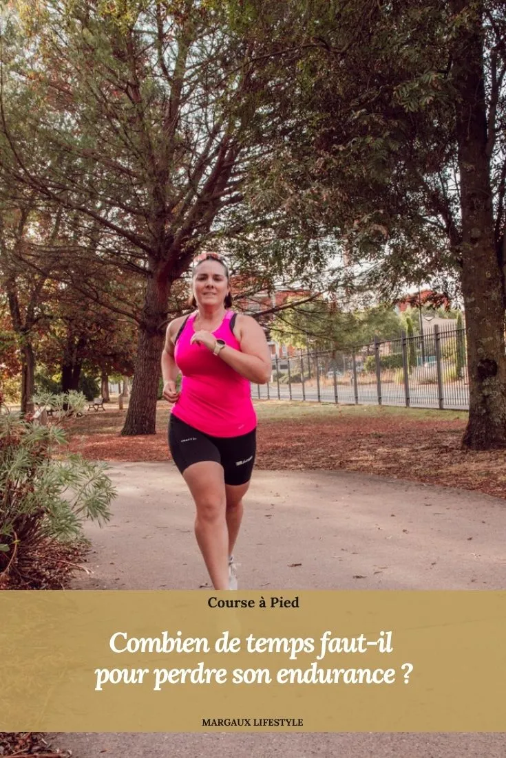 La perte d’endurance après un arrêt du sport est progressive : quelques jours sans entraînement ne suffisent pas à effacer les adaptations cardiovasculaires et musculaires acquises au fil des mois. Après environ deux semaines d’arrêt complet, certaines modifications peuvent commencer à devenir mesurables, notamment au niveau de la VO₂max, tandis qu’un désentraînement plus long entraîne généralement une diminution plus importante de la condition physique. La vitesse à laquelle nous pouvons perdre notre cardio dépend toutefois de nombreux facteurs, comme notre niveau initial, notre historique sportif, la durée de la pause et le maintien éventuel d’autres activités d’endurance.