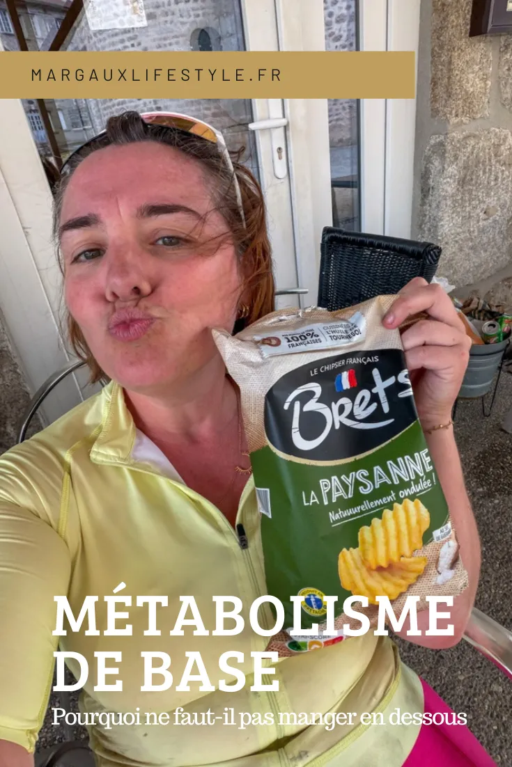 Le métabolisme de base correspond à l'énergie dont ton organisme a besoin au repos pour assurer ses fonctions essentielles, comme respirer, faire battre ton cœur ou maintenir ta température corporelle. Manger en dessous de son métabolisme de base de façon répétée peut contribuer à des apports énergétiques insuffisants, d'autant plus que tes besoins caloriques quotidiens incluent également tes activités, la digestion et tes entraînements. Lorsque tu pratiques la course à pied ou le triathlon, manger suffisamment par rapport à tes besoins énergétiques est donc essentiel pour soutenir ton quotidien, tes séances et ta récupération.